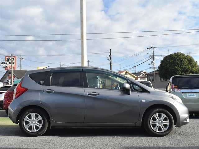 日産 ノート X 愛知県 2013(平25)年 4.2万km タイタニウムグレー ドラレコ/アイドリングストップ/プライバシーガラス/プッシュスタート/イモビライザー/純正HDDナビ/ワンセグTV/純正フロアマット/ドアバイザー/保証書/取説ナビ説
