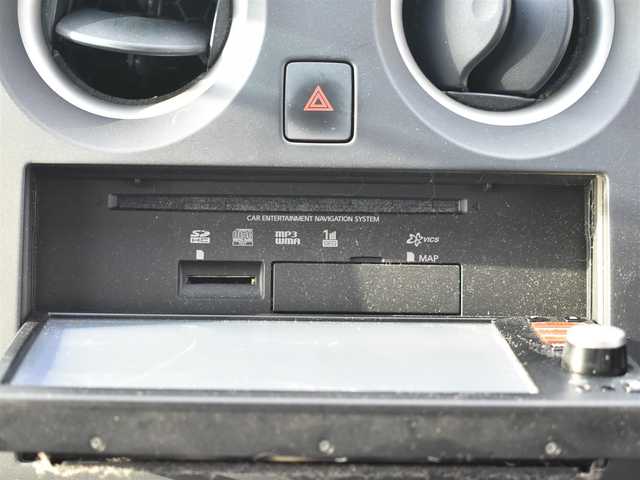 日産 ノート X 愛知県 2013(平25)年 4.2万km タイタニウムグレー ドラレコ/アイドリングストップ/プライバシーガラス/プッシュスタート/イモビライザー/純正HDDナビ/ワンセグTV/純正フロアマット/ドアバイザー/保証書/取説ナビ説