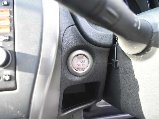 日産 ノート X 愛知県 2013(平25)年 4.2万km タイタニウムグレー ドラレコ/アイドリングストップ/プライバシーガラス/プッシュスタート/イモビライザー/純正HDDナビ/ワンセグTV/純正フロアマット/ドアバイザー/保証書/取説ナビ説