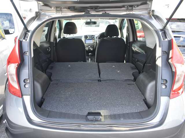 日産 ノート X 愛知県 2013(平25)年 4.2万km タイタニウムグレー ドラレコ/アイドリングストップ/プライバシーガラス/プッシュスタート/イモビライザー/純正HDDナビ/ワンセグTV/純正フロアマット/ドアバイザー/保証書/取説ナビ説