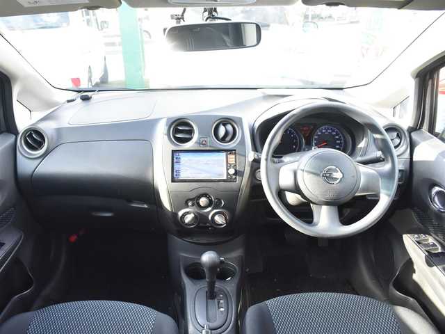 日産 ノート X 愛知県 2013(平25)年 4.2万km タイタニウムグレー ドラレコ/アイドリングストップ/プライバシーガラス/プッシュスタート/イモビライザー/純正HDDナビ/ワンセグTV/純正フロアマット/ドアバイザー/保証書/取説ナビ説
