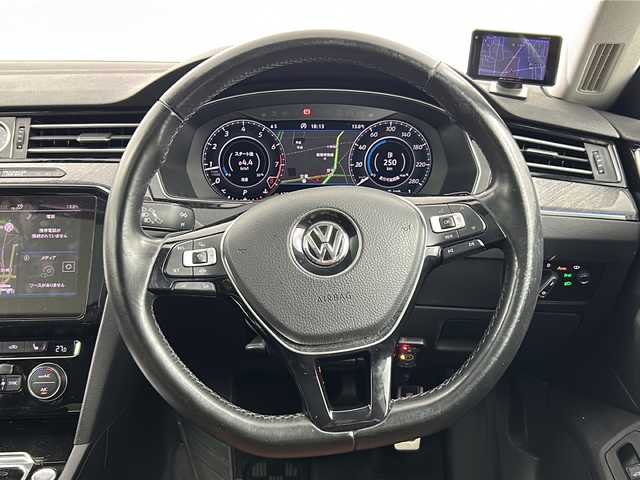 フォルクスワーゲン アルテオン TSI 4モーション エレガンス 熊本県 2019(令1)年 7.3万km アトランティックブルーM 保証書/取扱説明書/純正メモリーナビ/フルセグ/Bluetooth/サンルーフ/ディナウディオサウンド/パークアシスト/クルーズコントロール/パワーシート/シートヒーター/ハンドルヒーター/パドルシフト/ETC2.0/ドライブレコーダー/レザーシート/スマートキー×２