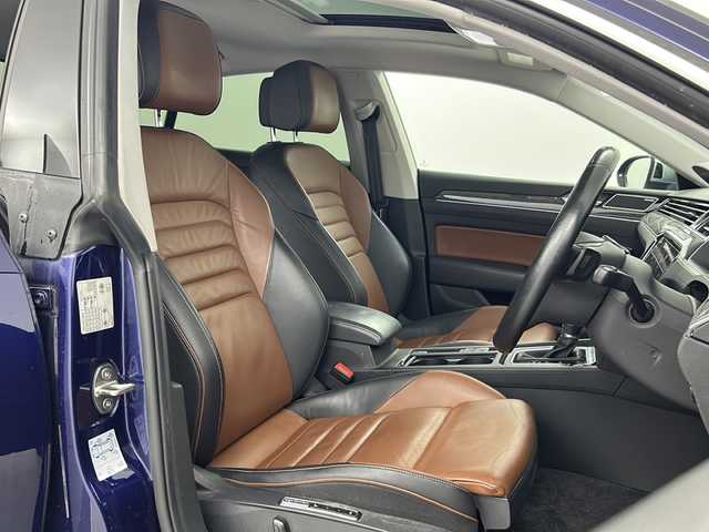 フォルクスワーゲン アルテオン TSI 4モーション エレガンス 熊本県 2019(令1)年 7.3万km アトランティックブルーM 保証書/取扱説明書/純正メモリーナビ/フルセグ/Bluetooth/サンルーフ/ディナウディオサウンド/パークアシスト/クルーズコントロール/パワーシート/シートヒーター/ハンドルヒーター/パドルシフト/ETC2.0/ドライブレコーダー/レザーシート/スマートキー×２