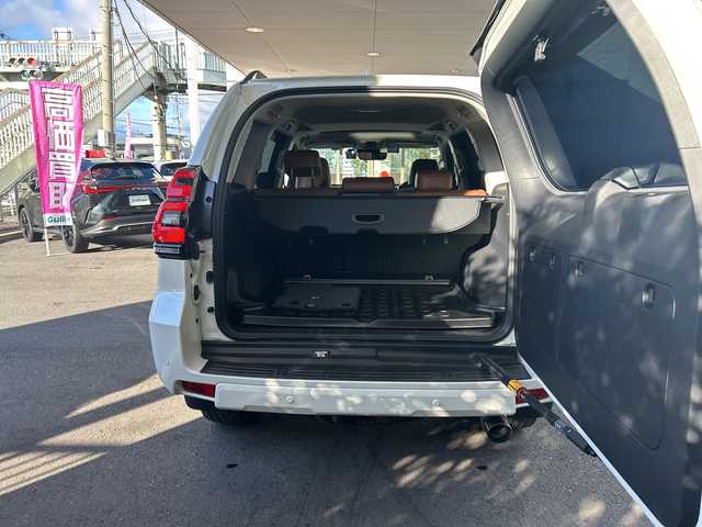 トヨタ ランドクルーザー プラド TX-L 70thアニバーサリーLTD 京都府 2021(令3)年 1.7万km ホワイトパールクリスタルシャイン ワンオーナー/純正メモリナビ/フルセグテレビ/バックカメラ/アラウンドビュー/Bluetooth/ウィンカーミラー/クルーズコントロール/サンルーフ/ドアバイザー/プッシュスタート/ビルトインETC2.0/衝突軽減ブレーキ/レーンキープ/コーナーセンサー