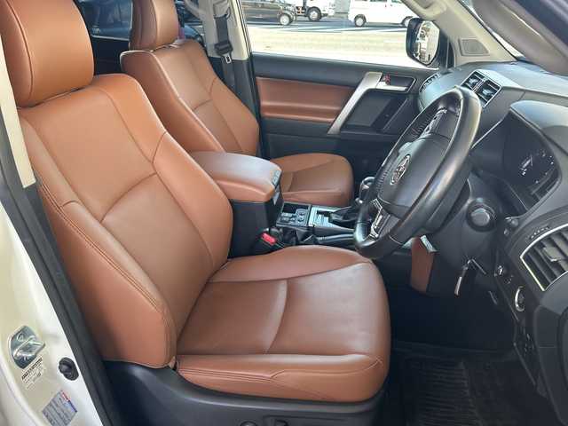 トヨタ ランドクルーザー プラド TX-L 70thアニバーサリーLTD 京都府 2021(令3)年 1.7万km ホワイトパールクリスタルシャイン ワンオーナー/純正メモリナビ/フルセグテレビ/バックカメラ/アラウンドビュー/Bluetooth/ウィンカーミラー/クルーズコントロール/サンルーフ/ドアバイザー/プッシュスタート/ビルトインETC2.0/衝突軽減ブレーキ/レーンキープ/コーナーセンサー