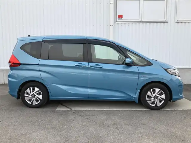ホンダ フリード ハイブリット G ホンダセンシング 愛媛県 2017(平29)年 3.7万km ブルーホライゾンM ホンダセンシング/純正ナビ/　CD/DVD/FM/AM/Bluetooth/フルセグTV/クルーズコントロール/ETC/バックカメラ/両側パワースライドドア/レーンキープアシスト/スマートキー/オートライト/LEDヘッドライト/純正フロアマット/3列シート/ウォークスルー/アイドリングストップ/横滑り防止装置/盗難防止装置/衝突被害軽減システム