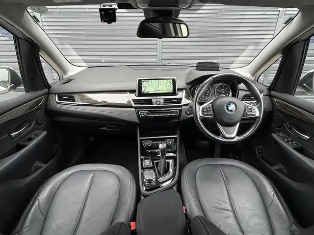 ＢＭＷ ２１８ｄ グランツアラー ラグジュアリー 茨城県 2017(平29)年 4.9万km 白 Bカメラ/衝突軽減システム/LKA/HUD/ETC/黒革シート/シートヒーター/M付パワーシート/前後ドライブレコーダー/アンビエントライト/純正ナビ/社外フルセグTV/AUX/BT/USB/CD/DVD/純正17インチAW