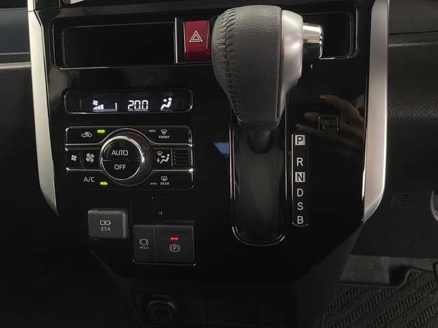 ダイハツ トール カスタムG 長野県 2023(令5)年 2.6万km ブラックマイカメタリック 社外ナビ/CD/DVD/DTV/Bluetooth/全方位カメラ/両側パワースライドドア/レーダークルーズコントロール/ステアリングスイッチ/社外AW付きスタッドレス積込/アイドリングストップ/電動格納ウインカーミラー/LEDオートライト/フォグランプ/コーナーセンサー /ビルトインETC/電子パーキング/純正フロアマット/純正ドアバイザー/二列目サンシェード/USB充電ポート/オートホールドブレーキ/電子パーキングブレーキ/パワーモード/シートリフター/スマートキー/スペアキー