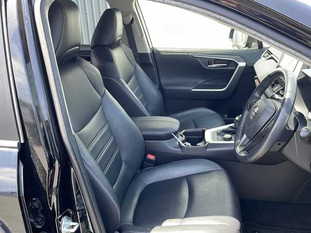 トヨタ ＲＡＶ４ ハイブリットG 三重県 2020(令2)年 9.6万km アティチュードブラックマイカ プッシュスタート/ビルトインETC/パワーバックドア/ステアリングスイッチ/革巻きステアリング/ステアリングヒーター/オートライト/オートマチックハイビーム/リヤクロストラフィックアラート/パーキングサポートブレーキ/ロードサインアシスト/純正フロアマット/純正ホイール/社外エアロ(TRD)/ルーフレール/レーダークルーズコントロール/レーンキープアシスト/前後ドライブレコーダー/パワーシート(D席)/シートヒーター(D+N席)/横滑り防止/純正SDナビ(AM/FM/CD/DVD/TV/BT)/バックカメラ/電子パーキング/黒革レザーシート/USB入力端子4か所/衝突軽減ブレーキ/ブラインドスポットモニター/コーナーセンサー/取扱説明書/ナビ取扱説明書/保証書/ワンオーナー/禁煙車/スペアキー