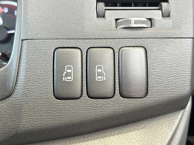 トヨタ アイシス プラタナ Uセレクション 鳥取県 2009(平21)年 19.3万km ブラックマイカ オート4WD/スマートドアロック/両側パワースライド/純正OPグリル/パドルシフト/社外メモリナビゲーション/フルセグ/クリアランスソナー/クリーンエアコン/オートライト/キセノンライト/フォグライト/保証書・取説