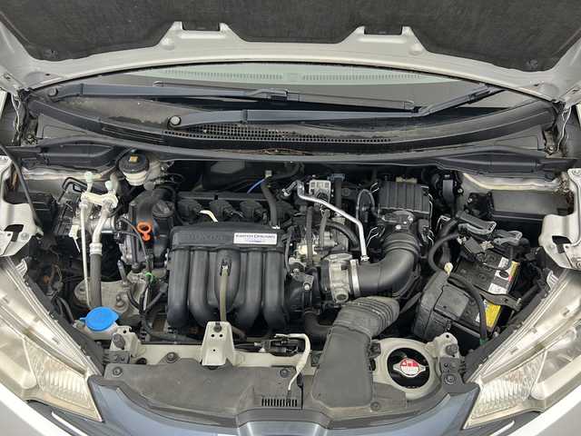 ホンダ フィット 13G Lパッケージ 宮城県 2013(平25)年 6.7万km アラバスターシルバーメタリック 純正オーディオ/LEDヘッドライト/オートライト/プッシュスタート/スマートキー×2/ECON/横滑り防止装置/アイドリングストップ/純正フロアマット/電動格納ミラー/ドアバイザー