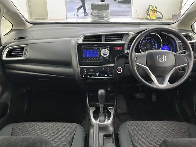 ホンダ フィット 13G Lパッケージ 宮城県 2013(平25)年 6.7万km アラバスターシルバーメタリック 純正オーディオ/LEDヘッドライト/オートライト/プッシュスタート/スマートキー×2/ECON/横滑り防止装置/アイドリングストップ/純正フロアマット/電動格納ミラー/ドアバイザー