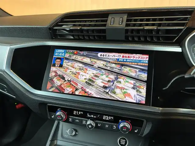 アウディ Ｑ３ SB 35TFSI Sライン 愛知県 2020(令2)年 4万km 白 純正ナビ /TV /360度カメラ /シートヒーター /パドルシフト /ベーシックパッケージ/Bang＆Olufsen3Dサウンドシステム/アシスタンスパッケージ/テクノロジーパッケージ/アンビエントライト/プラスパッケージ