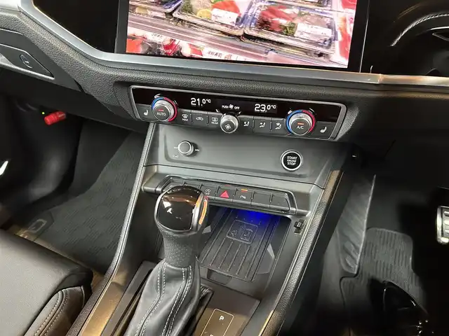 アウディ Ｑ３ SB 35TFSI Sライン 愛知県 2020(令2)年 4万km 白 純正ナビ /TV /360度カメラ /シートヒーター /パドルシフト /ベーシックパッケージ/Bang＆Olufsen3Dサウンドシステム/アシスタンスパッケージ/テクノロジーパッケージ/アンビエントライト/プラスパッケージ