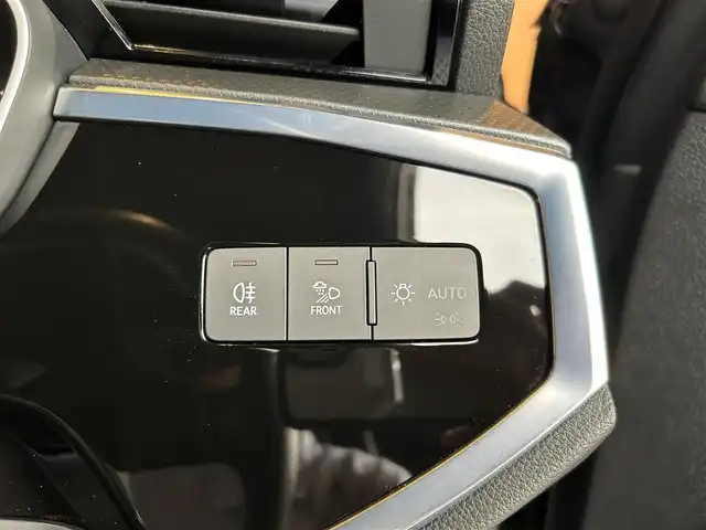 アウディ Ｑ３ SB 35TFSI Sライン 愛知県 2020(令2)年 4万km 白 純正ナビ /TV /360度カメラ /シートヒーター /パドルシフト /ベーシックパッケージ/Bang＆Olufsen3Dサウンドシステム/アシスタンスパッケージ/テクノロジーパッケージ/アンビエントライト/プラスパッケージ