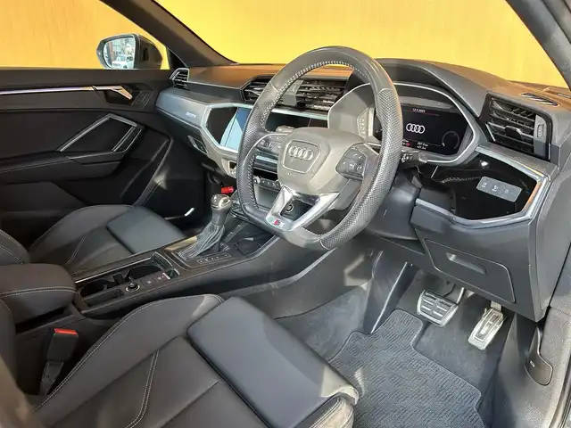 アウディ Ｑ３ SB 35TFSI Sライン 愛知県 2020(令2)年 4万km 白 純正ナビ /TV /360度カメラ /シートヒーター /パドルシフト /ベーシックパッケージ/Bang＆Olufsen3Dサウンドシステム/アシスタンスパッケージ/テクノロジーパッケージ/アンビエントライト/プラスパッケージ