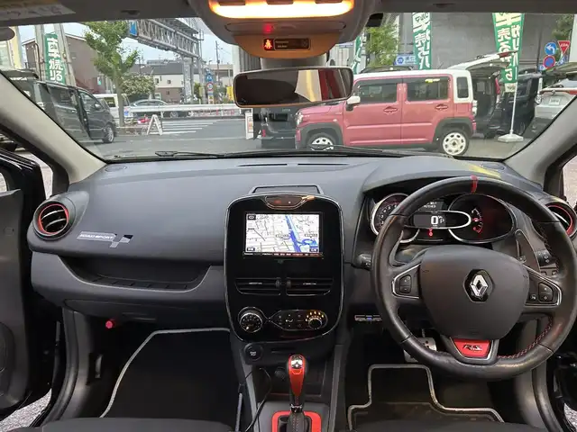 ルノー ルーテシア ルノー スポール シャシースポール 東京都 2014(平26)年 6.8万km 黒 社外メモリーナビ/　フルセグTV/DVD/CD/Bluetooth/純正18インチアルミホイール/クルーズコントロール/パドルシフト/キセノンヘッドライト/フォグランプ/オートライト/ETC/プッシュスタート/カードキー/ヘッドライトレベライザー/電動格納ミラー/ウインカーミラー/フロアマット/ドアバイザー