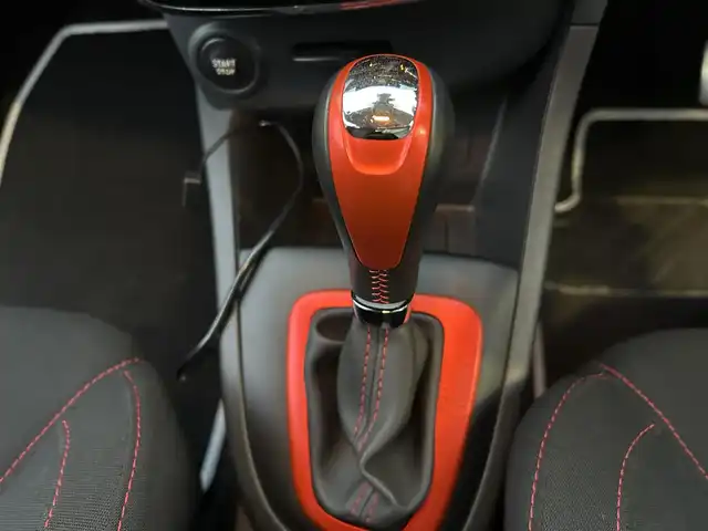 ルノー ルーテシア ルノー スポール シャシースポール 東京都 2014(平26)年 6.8万km 黒 社外メモリーナビ/　フルセグTV/DVD/CD/Bluetooth/純正18インチアルミホイール/クルーズコントロール/パドルシフト/キセノンヘッドライト/フォグランプ/オートライト/ETC/プッシュスタート/カードキー/ヘッドライトレベライザー/電動格納ミラー/ウインカーミラー/フロアマット/ドアバイザー
