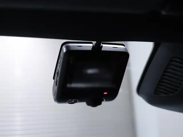 メルセデス・ベンツ Ｍ・ベンツ Ｃ２２０ｄ アバンギャルド　AMGライン 静岡県 2022(令4)年 2万km パール 1オーナー/サンルーフ　/レザーエクスクルーシブpk/レーダーセーフティ―pk/ベーシックpk　/ARナビ　360°カメラ　/ヘッドアップディスプレイ/アンビエントライト　/置くだけ充電　/電動トランク　/ドラレコF、R、360°　/パドルシフト　/885　オパリスホワイト（191/819円）