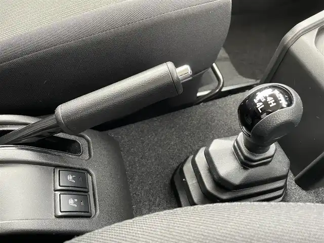 スズキ ジムニー XC 福岡県 2021(令3)年 2.1万km シフォンアイボリーメタリックブラック2トーンルーフ デュアルセンサーブレーキサポート/社外ナビ（ＭＤＶ－Ｄ３０８ＢＴ）/前席シートヒーター/クルーズコントロール/ＬＥＤオートライト/フォグランプ/ＥＴＣ/ワンセグ/ドアバイザー/スマートキー/純正アルミ