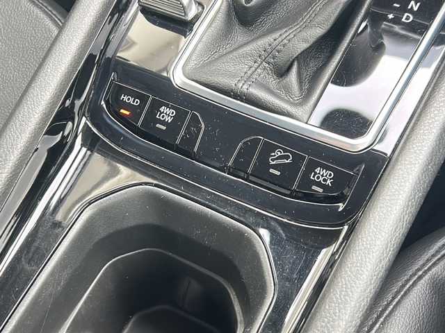 クライスラー・ジープ ジープ コンパス リミテッド 岐阜県 2022(令4)年 4.1万km 黒 純正ナビ/FM/FM/BluetoothAudio/AM/DTV/レザーシート/プッシュスタート/革ステアリング/ヒーテッドステアリング/パワーシート/アラウンドビゥーモニター/バックカメラ/パワーバックドア/衝突軽減ブレーキ/アクティブレーンマネジメント/トラフィックサインアシスト/側面距離警告/パークセンス/ドライバーアテンションアラート/ドアバイザー/ルーフレール/レーダークルーズコントロール/シートヒーター/オートエアコン/シート記憶メモリー/ETC
