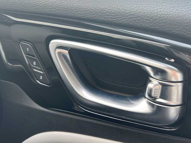 クライスラー・ジープ ジープ コンパス リミテッド 岐阜県 2022(令4)年 4.1万km 黒 純正ナビ/FM/FM/BluetoothAudio/AM/DTV/レザーシート/プッシュスタート/革ステアリング/ヒーテッドステアリング/パワーシート/アラウンドビゥーモニター/バックカメラ/パワーバックドア/衝突軽減ブレーキ/アクティブレーンマネジメント/トラフィックサインアシスト/側面距離警告/パークセンス/ドライバーアテンションアラート/ドアバイザー/ルーフレール/レーダークルーズコントロール/シートヒーター/オートエアコン/シート記憶メモリー/ETC