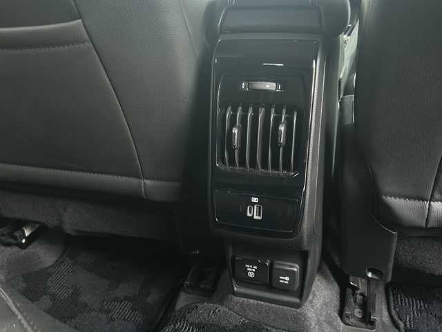 クライスラー・ジープ ジープ コンパス リミテッド 岐阜県 2022(令4)年 4.1万km 黒 純正ナビ/FM/FM/BluetoothAudio/AM/DTV/レザーシート/プッシュスタート/革ステアリング/ヒーテッドステアリング/パワーシート/アラウンドビゥーモニター/バックカメラ/パワーバックドア/衝突軽減ブレーキ/アクティブレーンマネジメント/トラフィックサインアシスト/側面距離警告/パークセンス/ドライバーアテンションアラート/ドアバイザー/ルーフレール/レーダークルーズコントロール/シートヒーター/オートエアコン/シート記憶メモリー/ETC