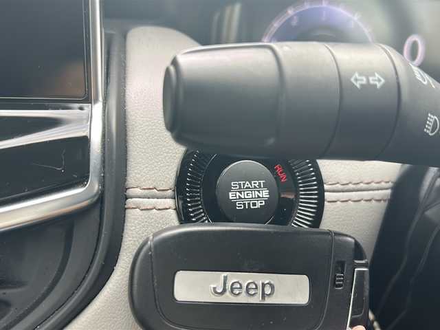 クライスラー・ジープ ジープ コンパス リミテッド 岐阜県 2022(令4)年 4.1万km 黒 純正ナビ/FM/FM/BluetoothAudio/AM/DTV/レザーシート/プッシュスタート/革ステアリング/ヒーテッドステアリング/パワーシート/アラウンドビゥーモニター/バックカメラ/パワーバックドア/衝突軽減ブレーキ/アクティブレーンマネジメント/トラフィックサインアシスト/側面距離警告/パークセンス/ドライバーアテンションアラート/ドアバイザー/ルーフレール/レーダークルーズコントロール/シートヒーター/オートエアコン/シート記憶メモリー/ETC