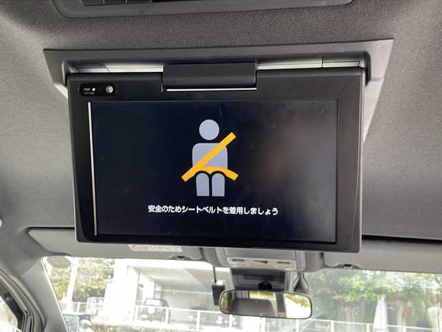 トヨタ ヴォクシー ハイブリッド ZS 煌Ⅱ 沖縄県 2019(令1)年 10.6万km ブラック 純正ナビ/（ＡＭ／ＦＭ／ＣＤ／ＤＶＤ／ＢＴ）　/フルセグＴＶ　/衝突軽減装置　/横滑り防止装置　/盗難防止装置/レーンキープアシスト/前後コーナーセンサー　/両側パワースライドドア　/後席フリップダウンモニター　/ウォークスルー/ドライブレコーダー/スマートキー/プッシュスタート/クルーズコントロール　/バックカメラ/オートヘッドライト/LEDヘッドライト/シートカバー