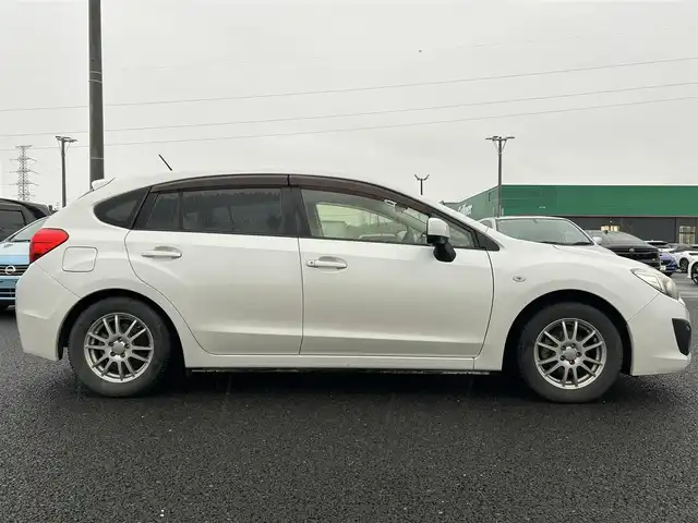 スバル インプレッサ スポーツ 1．6i 道央・札幌 2014(平26)年 5.5万km サテンホワイトパール 社外ナビ（AVIC-MRZ02）/前方ドライブレコーダー/（DRV-230）/ワンセグTV/ETC/純正フロアマット/ドアバイザー/リモコンキー/社外15インチアルミホイール/純正ホイールキャップ付きサマータイヤ積込