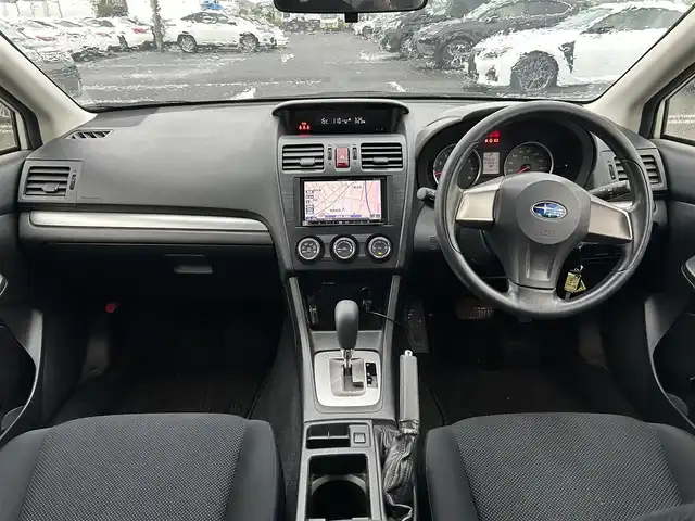 スバル インプレッサ スポーツ 1．6i 道央・札幌 2014(平26)年 5.5万km サテンホワイトパール 社外ナビ（AVIC-MRZ02）/前方ドライブレコーダー/（DRV-230）/ワンセグTV/ETC/純正フロアマット/ドアバイザー/リモコンキー/社外15インチアルミホイール/純正ホイールキャップ付きサマータイヤ積込