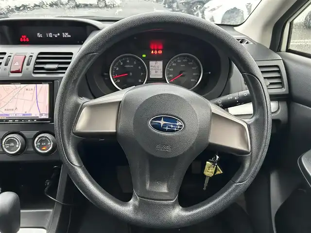 スバル インプレッサ スポーツ 1．6i 道央・札幌 2014(平26)年 5.5万km サテンホワイトパール 社外ナビ（AVIC-MRZ02）/前方ドライブレコーダー/（DRV-230）/ワンセグTV/ETC/純正フロアマット/ドアバイザー/リモコンキー/社外15インチアルミホイール/純正ホイールキャップ付きサマータイヤ積込