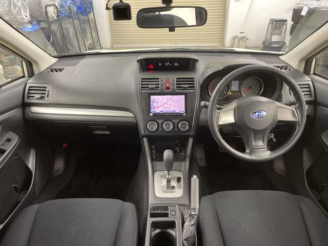 スバル インプレッサ スポーツ 1．6i 道央・札幌 2014(平26)年 5.5万km サテンホワイトパール 社外ナビ（AVIC-MRZ02）/前方ドライブレコーダー/（DRV-230）/ワンセグTV/ETC/純正フロアマット/ドアバイザー/リモコンキー/社外15インチアルミホイール/純正ホイールキャップ付きサマータイヤ積込
