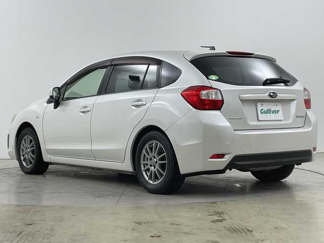 スバル インプレッサ スポーツ 1．6i 道央・札幌 2014(平26)年 5.5万km サテンホワイトパール 社外ナビ（AVIC-MRZ02）/前方ドライブレコーダー/（DRV-230）/ワンセグTV/ETC/純正フロアマット/ドアバイザー/リモコンキー/社外15インチアルミホイール/純正ホイールキャップ付きサマータイヤ積込