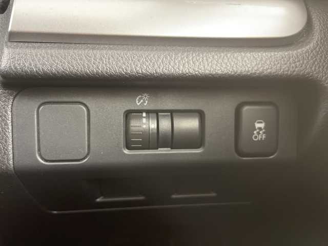 スバル インプレッサ スポーツ 1．6i 道央・札幌 2014(平26)年 5.5万km サテンホワイトパール 社外ナビ（AVIC-MRZ02）/前方ドライブレコーダー/（DRV-230）/ワンセグTV/ETC/純正フロアマット/ドアバイザー/リモコンキー/社外15インチアルミホイール/純正ホイールキャップ付きサマータイヤ積込