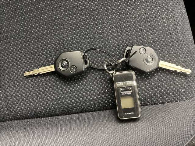 スバル インプレッサ スポーツ 1．6i 道央・札幌 2014(平26)年 5.5万km サテンホワイトパール 社外ナビ（AVIC-MRZ02）/前方ドライブレコーダー/（DRV-230）/ワンセグTV/ETC/純正フロアマット/ドアバイザー/リモコンキー/社外15インチアルミホイール/純正ホイールキャップ付きサマータイヤ積込