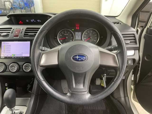 スバル インプレッサ スポーツ 1．6i 道央・札幌 2014(平26)年 5.5万km サテンホワイトパール 社外ナビ（AVIC-MRZ02）/前方ドライブレコーダー/（DRV-230）/ワンセグTV/ETC/純正フロアマット/ドアバイザー/リモコンキー/社外15インチアルミホイール/純正ホイールキャップ付きサマータイヤ積込
