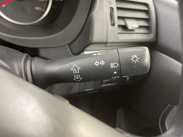 スバル インプレッサ スポーツ 1．6i 道央・札幌 2014(平26)年 5.5万km サテンホワイトパール 社外ナビ（AVIC-MRZ02）/前方ドライブレコーダー/（DRV-230）/ワンセグTV/ETC/純正フロアマット/ドアバイザー/リモコンキー/社外15インチアルミホイール/純正ホイールキャップ付きサマータイヤ積込