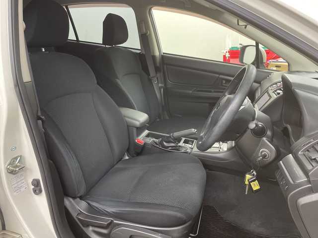 スバル インプレッサ スポーツ 1．6i 道央・札幌 2014(平26)年 5.5万km サテンホワイトパール 社外ナビ（AVIC-MRZ02）/前方ドライブレコーダー/（DRV-230）/ワンセグTV/ETC/純正フロアマット/ドアバイザー/リモコンキー/社外15インチアルミホイール/純正ホイールキャップ付きサマータイヤ積込