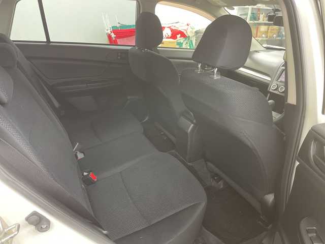 スバル インプレッサ スポーツ 1．6i 道央・札幌 2014(平26)年 5.5万km サテンホワイトパール 社外ナビ（AVIC-MRZ02）/前方ドライブレコーダー/（DRV-230）/ワンセグTV/ETC/純正フロアマット/ドアバイザー/リモコンキー/社外15インチアルミホイール/純正ホイールキャップ付きサマータイヤ積込