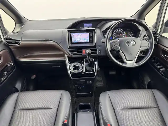 トヨタ エスクァイア Gi 福岡県 2018(平30)年 5.2万km ホワイトパールクリスタルシャイン 純正ナビ／フルセグＴＶ　/バックカメラ/ビルトインＥＴＣ　/前方ドラレコ　/クルーズコントロール　/衝突被害軽減　/レーンキープ　/両側電動スライドドア　/ＭＴモード付ＡＴ　/シートヒーター　/純正１５インチＡＷ　/ＬＥＤヘッドライト