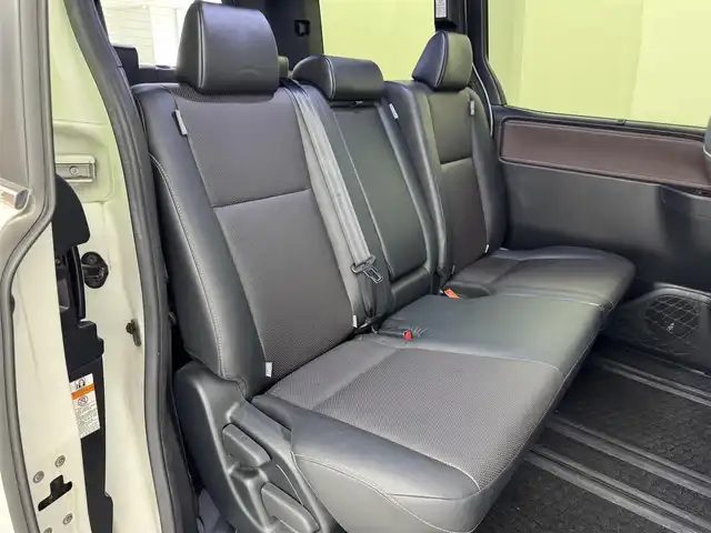 トヨタ エスクァイア Gi 福岡県 2018(平30)年 5.2万km ホワイトパールクリスタルシャイン 純正ナビ／フルセグＴＶ　/バックカメラ/ビルトインＥＴＣ　/前方ドラレコ　/クルーズコントロール　/衝突被害軽減　/レーンキープ　/両側電動スライドドア　/ＭＴモード付ＡＴ　/シートヒーター　/純正１５インチＡＷ　/ＬＥＤヘッドライト