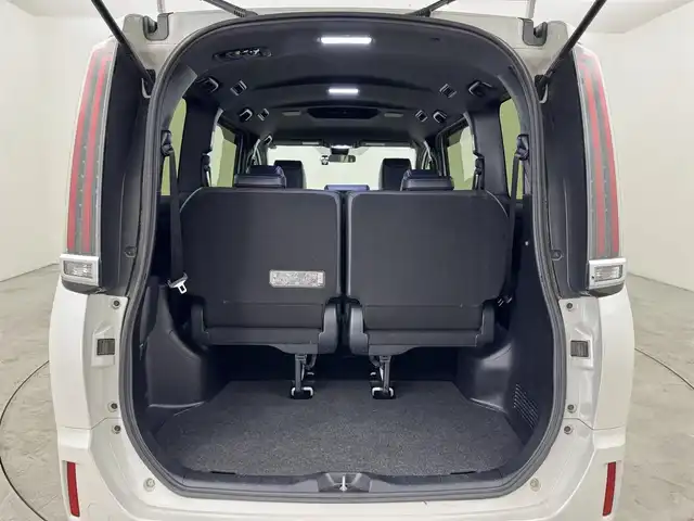 トヨタ エスクァイア Gi 福岡県 2018(平30)年 5.2万km ホワイトパールクリスタルシャイン 純正ナビ／フルセグＴＶ　/バックカメラ/ビルトインＥＴＣ　/前方ドラレコ　/クルーズコントロール　/衝突被害軽減　/レーンキープ　/両側電動スライドドア　/ＭＴモード付ＡＴ　/シートヒーター　/純正１５インチＡＷ　/ＬＥＤヘッドライト