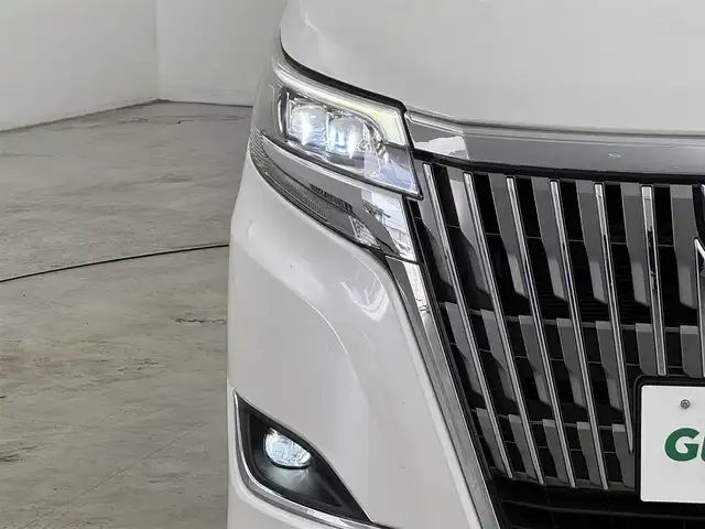 トヨタ エスクァイア Gi 福岡県 2018(平30)年 5.2万km ホワイトパールクリスタルシャイン 純正ナビ／フルセグＴＶ　/バックカメラ/ビルトインＥＴＣ　/前方ドラレコ　/クルーズコントロール　/衝突被害軽減　/レーンキープ　/両側電動スライドドア　/ＭＴモード付ＡＴ　/シートヒーター　/純正１５インチＡＷ　/ＬＥＤヘッドライト