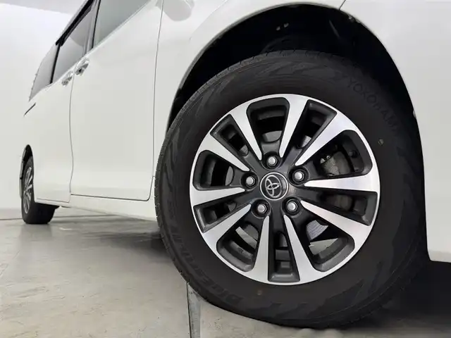 トヨタ エスクァイア Gi 福岡県 2018(平30)年 5.2万km ホワイトパールクリスタルシャイン 純正ナビ／フルセグＴＶ　/バックカメラ/ビルトインＥＴＣ　/前方ドラレコ　/クルーズコントロール　/衝突被害軽減　/レーンキープ　/両側電動スライドドア　/ＭＴモード付ＡＴ　/シートヒーター　/純正１５インチＡＷ　/ＬＥＤヘッドライト