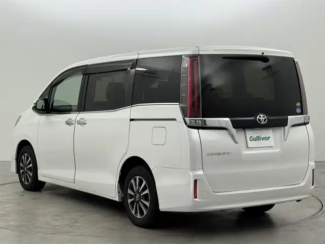 トヨタ エスクァイア Gi 福岡県 2018(平30)年 5.2万km ホワイトパールクリスタルシャイン 純正ナビ／フルセグＴＶ　/バックカメラ/ビルトインＥＴＣ　/前方ドラレコ　/クルーズコントロール　/衝突被害軽減　/レーンキープ　/両側電動スライドドア　/ＭＴモード付ＡＴ　/シートヒーター　/純正１５インチＡＷ　/ＬＥＤヘッドライト
