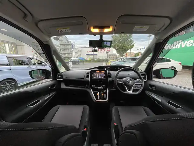 日産 セレナ ハイウェイスター プロパイロットED 東京都 2017(平29)年 5.2万km マルーンレッド 快適パック/・前席シートバックポケット/・3列目パーソナルテーブル/・2/3列目USB電源ソケット/・2列目超ロングスライド/横スライドシート/・3列目シートスライド機構/ナビ取り付けパッケージ/・ステアリングスイッチ/純正メモリナビ/(MM316D-W)/(CD/DVD/BT/フルセグTV/USB/SD/AUX/ipod)/ハイウェイスタープロパイロットエディション/・プロパイロット/・クルーズコントロール/・車線逸脱防止システム/コーナーセンサー/両側パワースライドドア/イージークローザー/ドライブレコーダー(CSD-600FHR)/電動パーキングブレーキ/オートブレーキホールド/オートライト/アイドリングストップ/純正フロアマット/SRSエアバッグ(運転席＋助手席＋サイドカーテン)/インテリジェントキー/プッシュスタート/取扱説明書/保証書/スペアキー