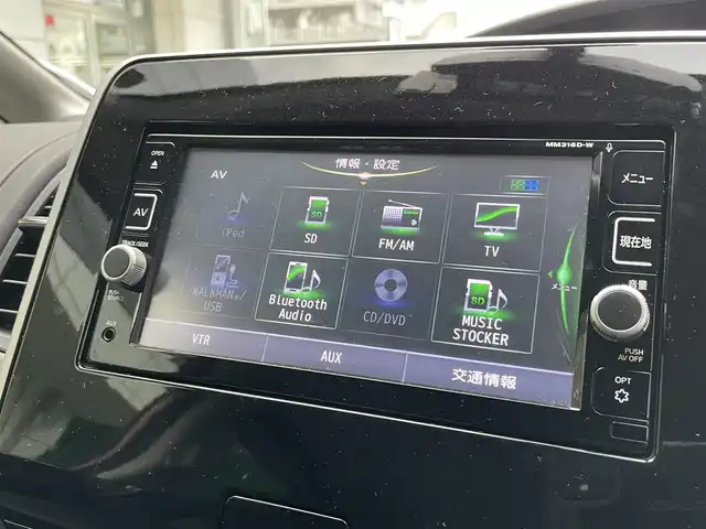 日産 セレナ ハイウェイスター プロパイロットED 東京都 2017(平29)年 5.2万km マルーンレッド 快適パック/・前席シートバックポケット/・3列目パーソナルテーブル/・2/3列目USB電源ソケット/・2列目超ロングスライド/横スライドシート/・3列目シートスライド機構/ナビ取り付けパッケージ/・ステアリングスイッチ/純正メモリナビ/(MM316D-W)/(CD/DVD/BT/フルセグTV/USB/SD/AUX/ipod)/ハイウェイスタープロパイロットエディション/・プロパイロット/・クルーズコントロール/・車線逸脱防止システム/コーナーセンサー/両側パワースライドドア/イージークローザー/ドライブレコーダー(CSD-600FHR)/電動パーキングブレーキ/オートブレーキホールド/オートライト/アイドリングストップ/純正フロアマット/SRSエアバッグ(運転席＋助手席＋サイドカーテン)/インテリジェントキー/プッシュスタート/取扱説明書/保証書/スペアキー