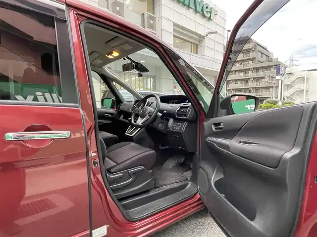 日産 セレナ ハイウェイスター プロパイロットED 東京都 2017(平29)年 5.2万km マルーンレッド 快適パック/・前席シートバックポケット/・3列目パーソナルテーブル/・2/3列目USB電源ソケット/・2列目超ロングスライド/横スライドシート/・3列目シートスライド機構/ナビ取り付けパッケージ/・ステアリングスイッチ/純正メモリナビ/(MM316D-W)/(CD/DVD/BT/フルセグTV/USB/SD/AUX/ipod)/ハイウェイスタープロパイロットエディション/・プロパイロット/・クルーズコントロール/・車線逸脱防止システム/コーナーセンサー/両側パワースライドドア/イージークローザー/ドライブレコーダー(CSD-600FHR)/電動パーキングブレーキ/オートブレーキホールド/オートライト/アイドリングストップ/純正フロアマット/SRSエアバッグ(運転席＋助手席＋サイドカーテン)/インテリジェントキー/プッシュスタート/取扱説明書/保証書/スペアキー