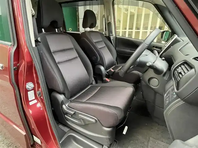 日産 セレナ ハイウェイスター プロパイロットED 東京都 2017(平29)年 5.2万km マルーンレッド 快適パック/・前席シートバックポケット/・3列目パーソナルテーブル/・2/3列目USB電源ソケット/・2列目超ロングスライド/横スライドシート/・3列目シートスライド機構/ナビ取り付けパッケージ/・ステアリングスイッチ/純正メモリナビ/(MM316D-W)/(CD/DVD/BT/フルセグTV/USB/SD/AUX/ipod)/ハイウェイスタープロパイロットエディション/・プロパイロット/・クルーズコントロール/・車線逸脱防止システム/コーナーセンサー/両側パワースライドドア/イージークローザー/ドライブレコーダー(CSD-600FHR)/電動パーキングブレーキ/オートブレーキホールド/オートライト/アイドリングストップ/純正フロアマット/SRSエアバッグ(運転席＋助手席＋サイドカーテン)/インテリジェントキー/プッシュスタート/取扱説明書/保証書/スペアキー